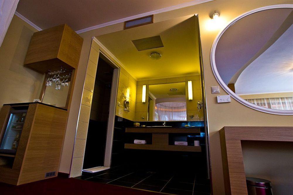 Erdospuszta Club Hotel Fenyves Debrecen Extérieur photo