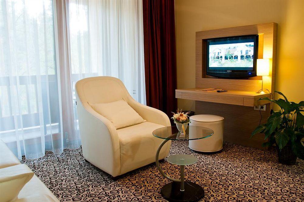 Erdospuszta Club Hotel Fenyves Debrecen Extérieur photo