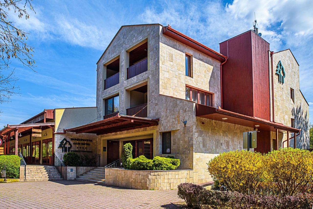 Erdospuszta Club Hotel Fenyves Debrecen Extérieur photo