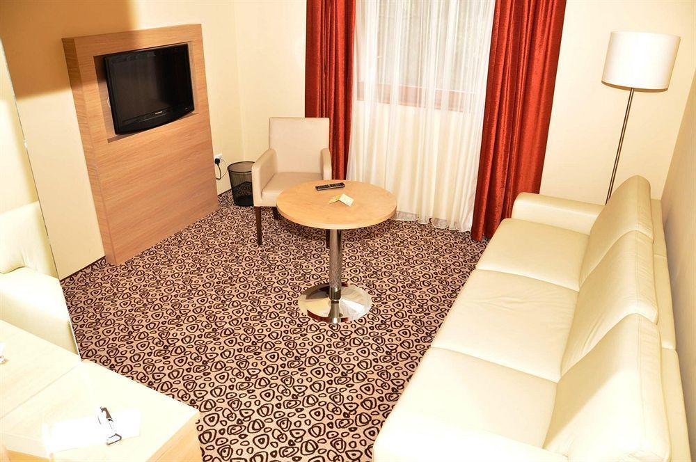 Erdospuszta Club Hotel Fenyves Debrecen Extérieur photo