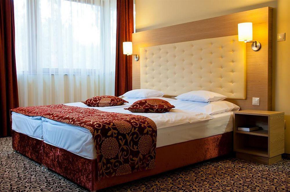 Erdospuszta Club Hotel Fenyves Debrecen Extérieur photo